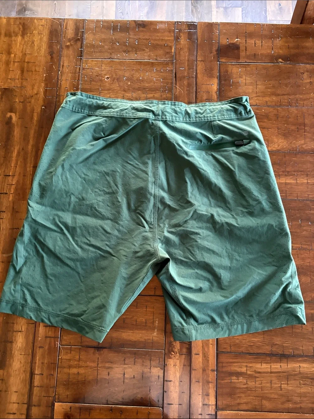 Mack Weldon Forest Green Hybrid Shorts with Zip Pockets - Medium